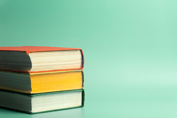 人体俯卧撑时的杠杆原理示意