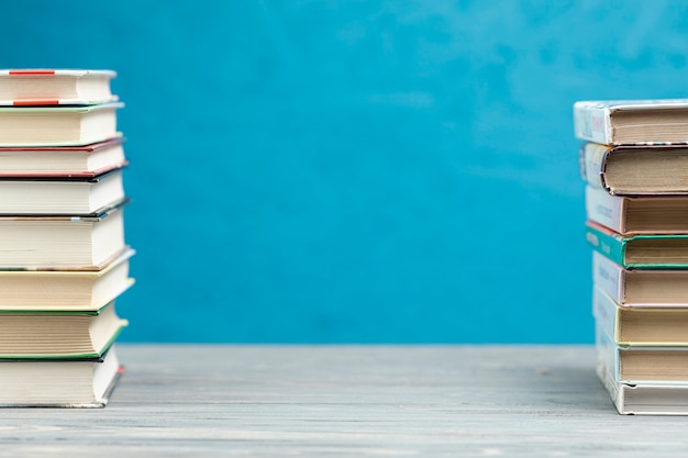 人体俯卧撑时的杠杆原理示意